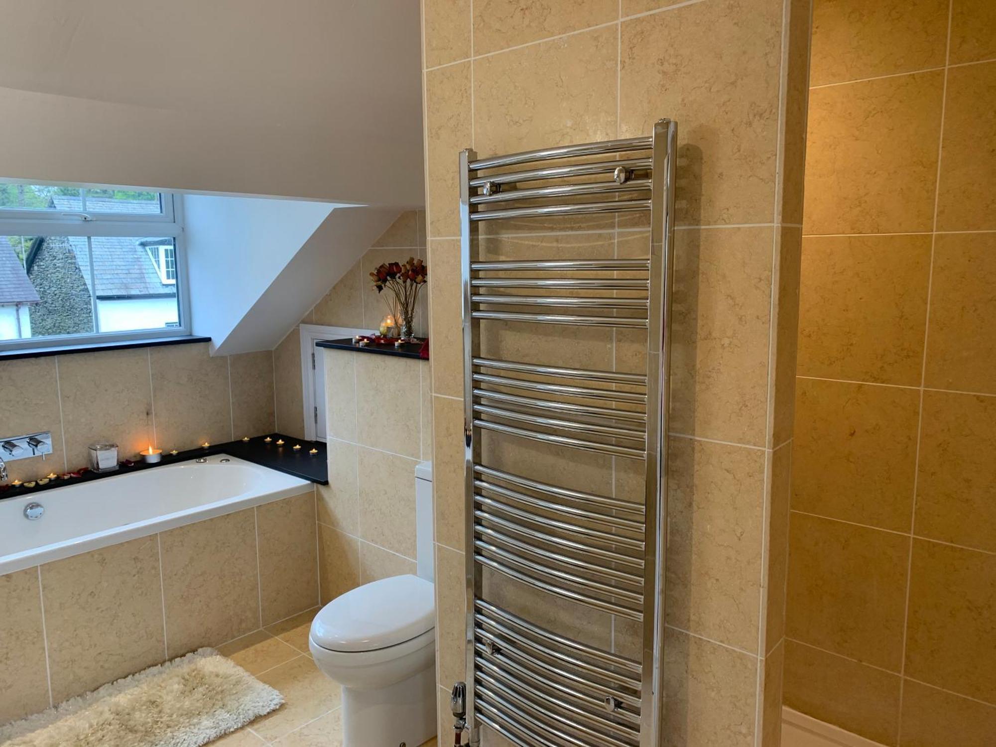 The Penthouse Bowness Luxury Loft Jacuzzi Bath & Complimentary Lakeview Spa Membership Exterior foto